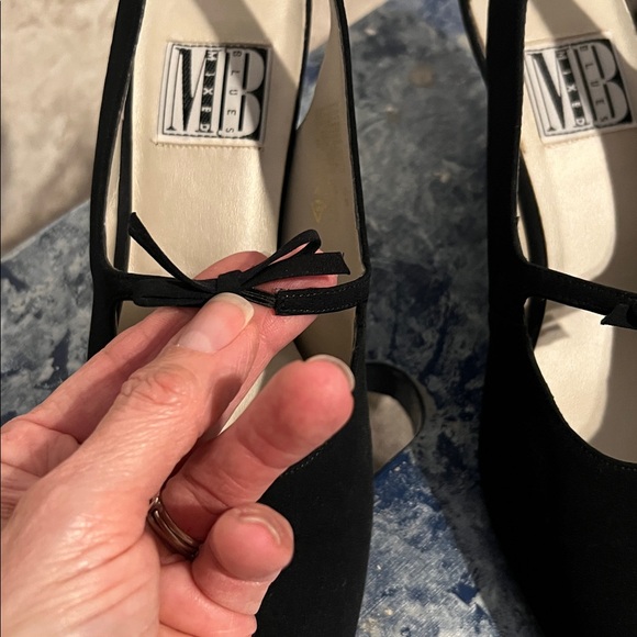 Elegant Black Slingback Heels - Picture 6 of 8